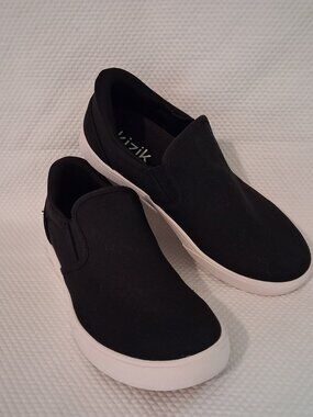Kizik Venice Black Athletic Sneakers Women sz 10.5 Men Sz 9 Slip Ons DVENBK01